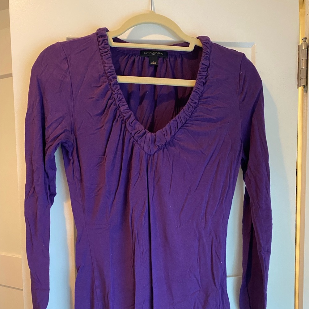 Banana republic purple long sleeve vneck - small